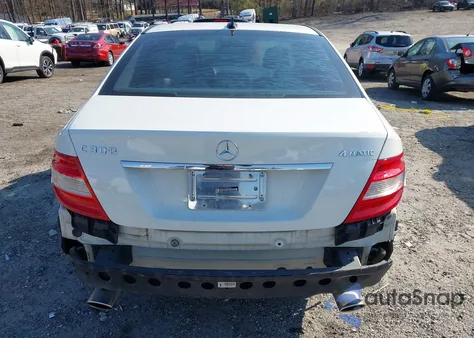 2009 Mercedes-Benz C 300 Luxury 4Matic z USA, uszkodzony, nr VIN WDDGF81XX9R065265